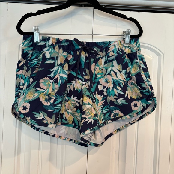 Columbia Navy‎ Floral Shorts Size Small - Picture 1 of 7
